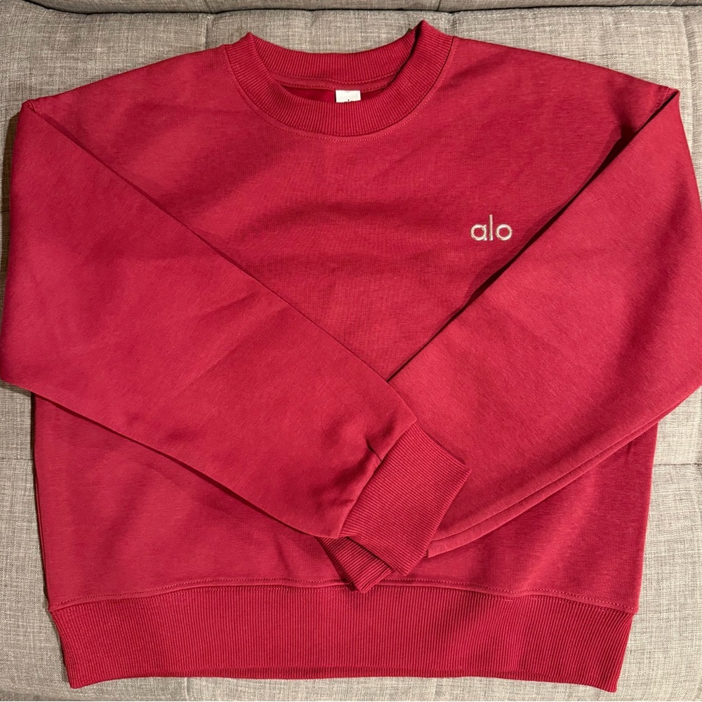 ALO Yoga Cropped Accolade Crewneck in Burgundy Red